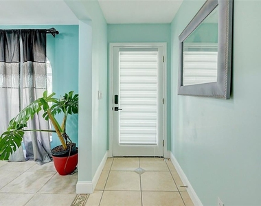 238 Sw Grove Avenue - Photo Thumbnail 3