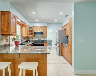 238 Sw Grove Avenue - Photo Thumbnail 10