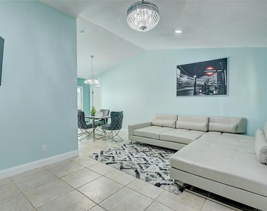 238 Sw Grove Avenue - Photo Thumbnail 5