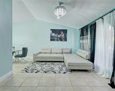 238 Sw Grove Avenue - Photo Thumbnail 4