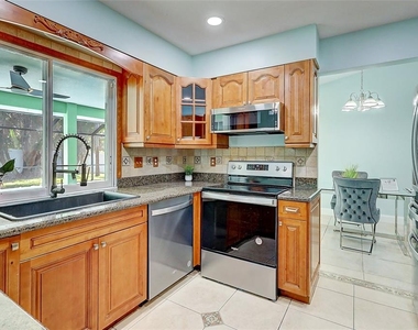 238 Sw Grove Avenue - Photo Thumbnail 15