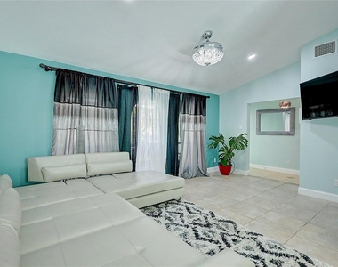238 Sw Grove Avenue - Photo Thumbnail 6
