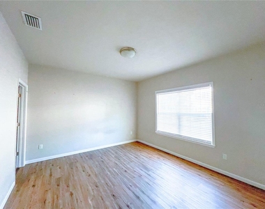 7348 Nw 47th Way - Photo Thumbnail 2