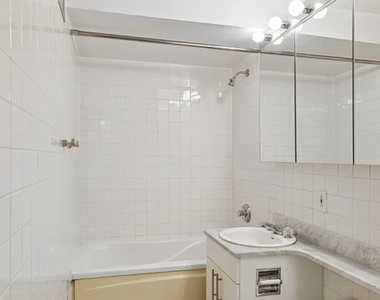 150 East 57th Street, Unit 2a - Photo Thumbnail 4