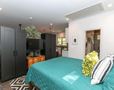 1084 Sanders Avenue Se - Photo Thumbnail 21