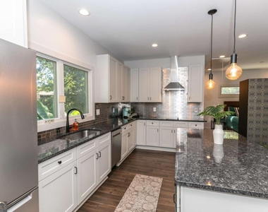 1084 Sanders Avenue Se - Photo Thumbnail 18