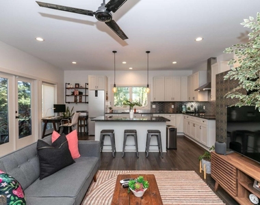 1084 Sanders Avenue Se - Photo Thumbnail 9