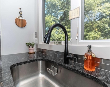 1084 Sanders Avenue Se - Photo Thumbnail 12