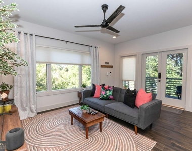 1084 Sanders Avenue Se - Photo Thumbnail 7