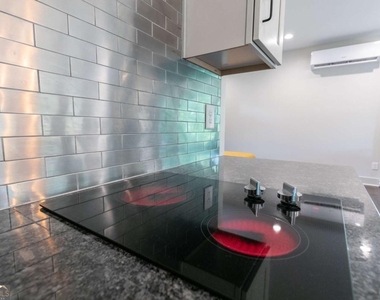 1084 Sanders Avenue Se - Photo Thumbnail 11