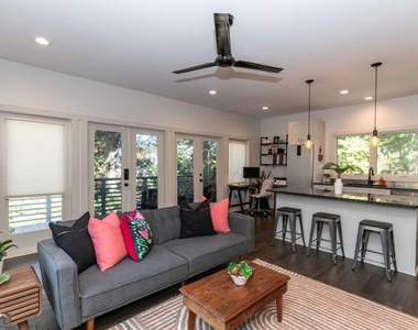 1084 Sanders Avenue Se - Photo Thumbnail 8