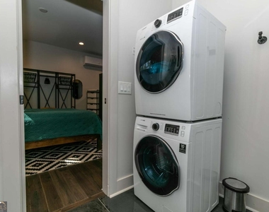 1084 Sanders Avenue Se - Photo Thumbnail 25