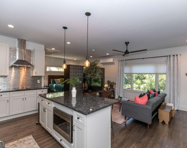 1084 Sanders Avenue Se - Photo Thumbnail 13