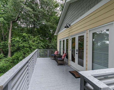 1084 Sanders Avenue Se - Photo Thumbnail 3