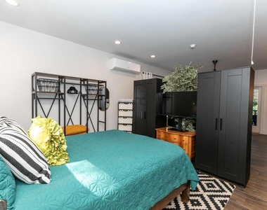 1084 Sanders Avenue Se - Photo Thumbnail 20