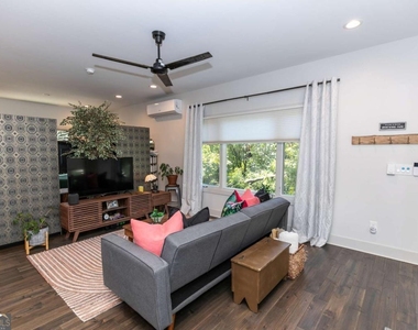 1084 Sanders Avenue Se - Photo Thumbnail 6
