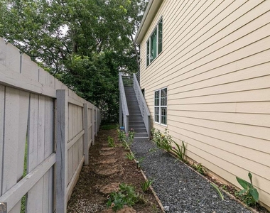 1084 Sanders Avenue Se - Photo Thumbnail 2