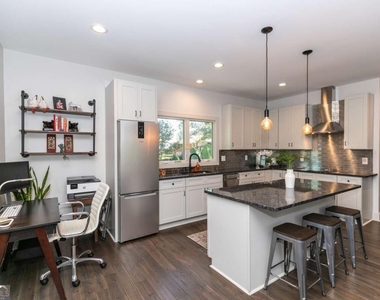 1084 Sanders Avenue Se - Photo Thumbnail 17