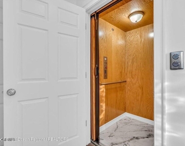 443 N Highway 35 - Photo Thumbnail 10