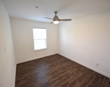 5404 Reiger Avenue - Photo Thumbnail 8