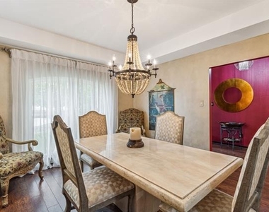 2407 N Carroll Avenue - Photo Thumbnail 8