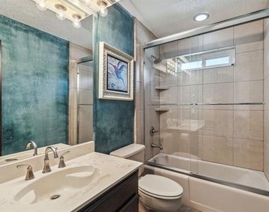 2407 N Carroll Avenue - Photo Thumbnail 25