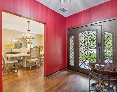 2407 N Carroll Avenue - Photo Thumbnail 21