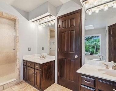 2407 N Carroll Avenue - Photo Thumbnail 19