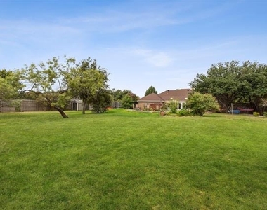 2407 N Carroll Avenue - Photo Thumbnail 30