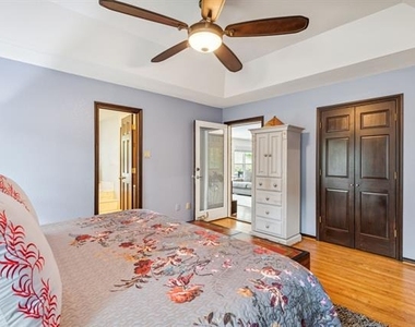 2407 N Carroll Avenue - Photo Thumbnail 17