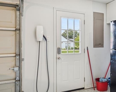 2407 N Carroll Avenue - Photo Thumbnail 27