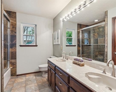 2407 N Carroll Avenue - Photo Thumbnail 23