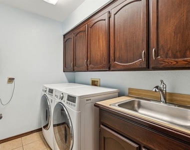 2407 N Carroll Avenue - Photo Thumbnail 26