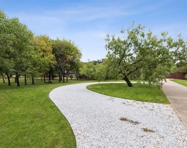 2407 N Carroll Avenue - Photo Thumbnail 33