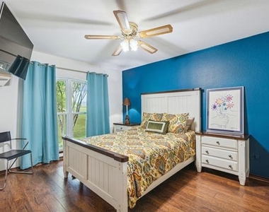 2407 N Carroll Avenue - Photo Thumbnail 22