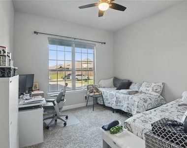 1164 Red Hawk Lane - Photo Thumbnail 16