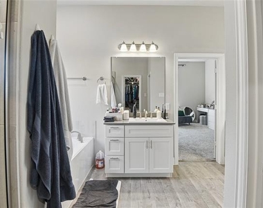 1164 Red Hawk Lane - Photo Thumbnail 13