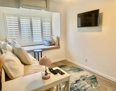 8151 Camino Del Oro - Photo Thumbnail 19