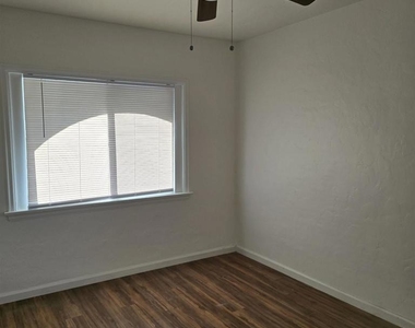 4527 Esther Street - Photo Thumbnail 11