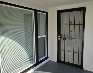 4527 Esther Street - Photo Thumbnail 6