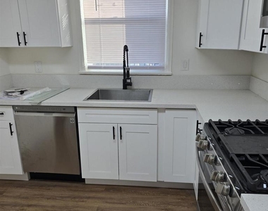 4527 Esther Street - Photo Thumbnail 2