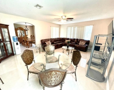 10454 Galleria Street - Photo Thumbnail 3
