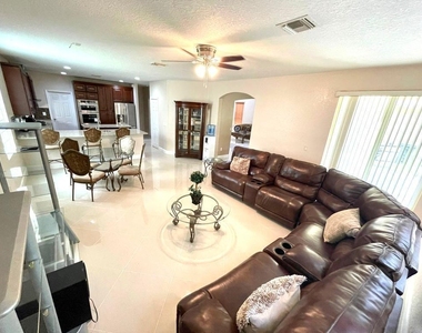 10454 Galleria Street - Photo Thumbnail 8