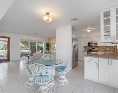 1001 Se 5 Avenue - Photo Thumbnail 4