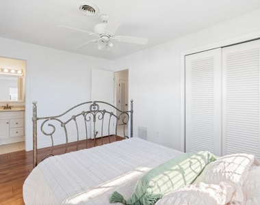 1001 Se 5 Avenue - Photo Thumbnail 6