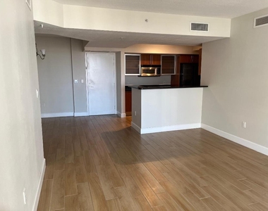 1551 N Flagler Drive - Photo Thumbnail 4