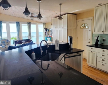 8034 Riverview Road - Photo Thumbnail 15