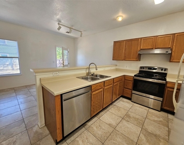 304 Windridge Village Cv - Photo Thumbnail 8