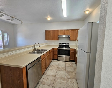 304 Windridge Village Cv - Photo Thumbnail 7