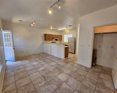 304 Windridge Village Cv - Photo Thumbnail 12